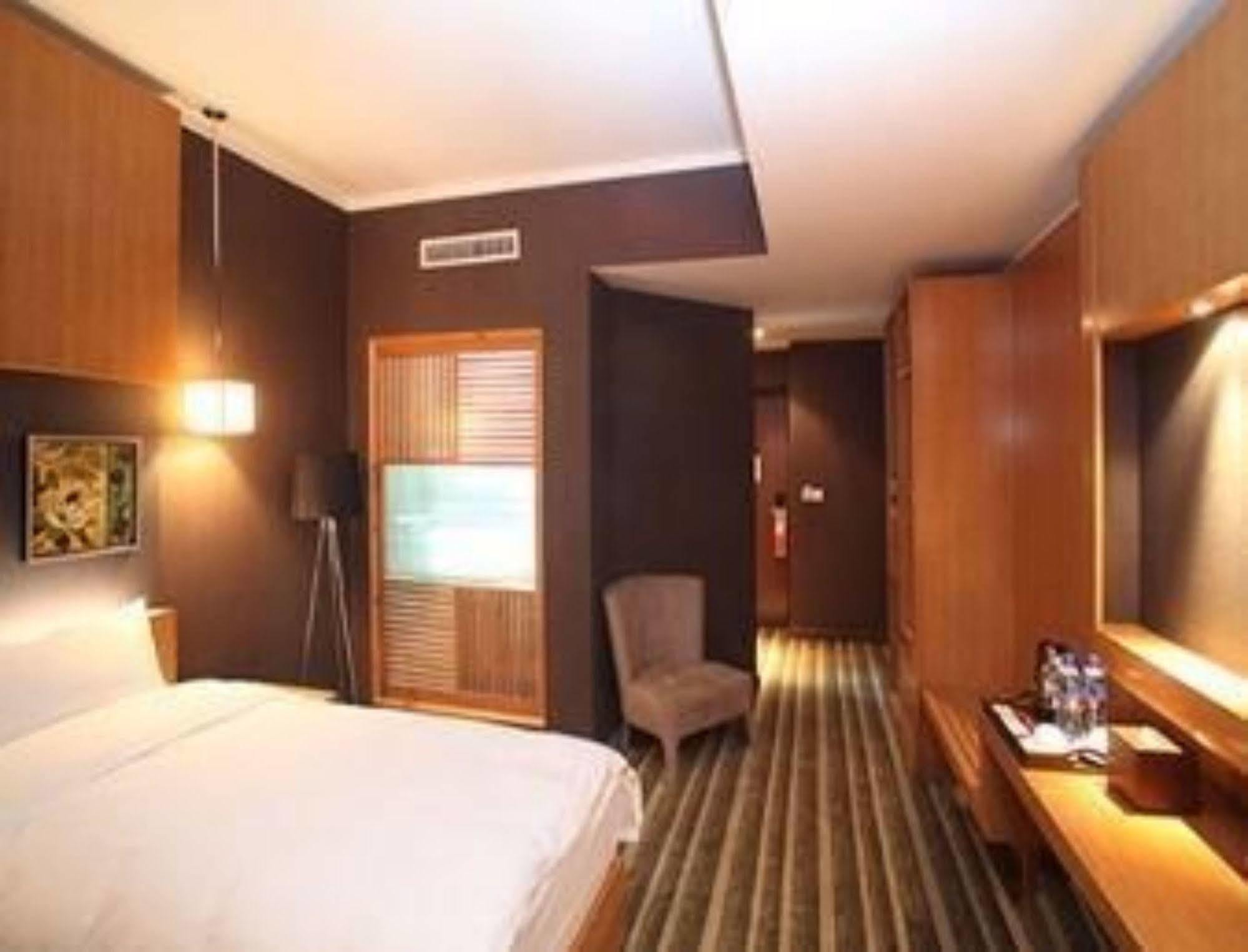 Ramada Ulaanbaatar City Center Eksteriør billede