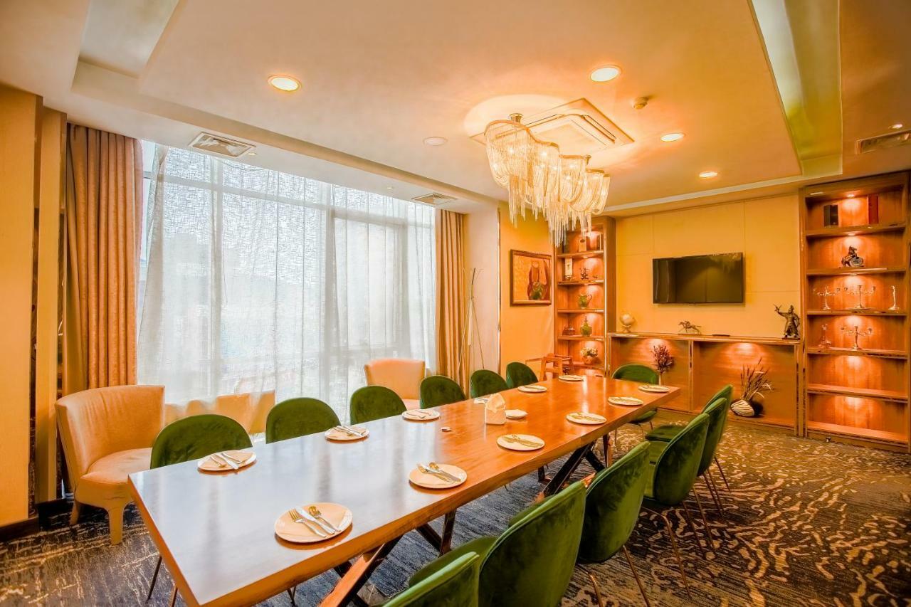 Ramada Ulaanbaatar City Center Eksteriør billede